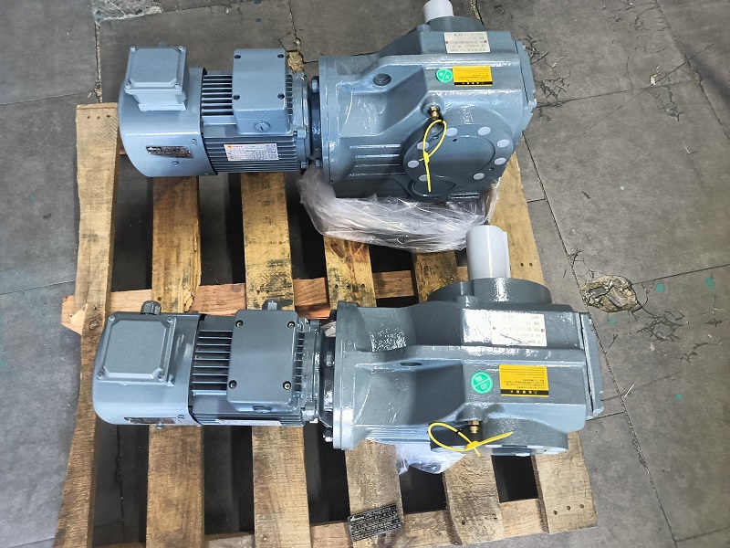 帶動(dòng)3噸的減速電機(jī),推拉門(mén)電機(jī)減速器,齒輪減速機(jī).jpg
